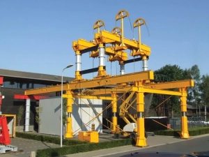 Strand Jack Gantries